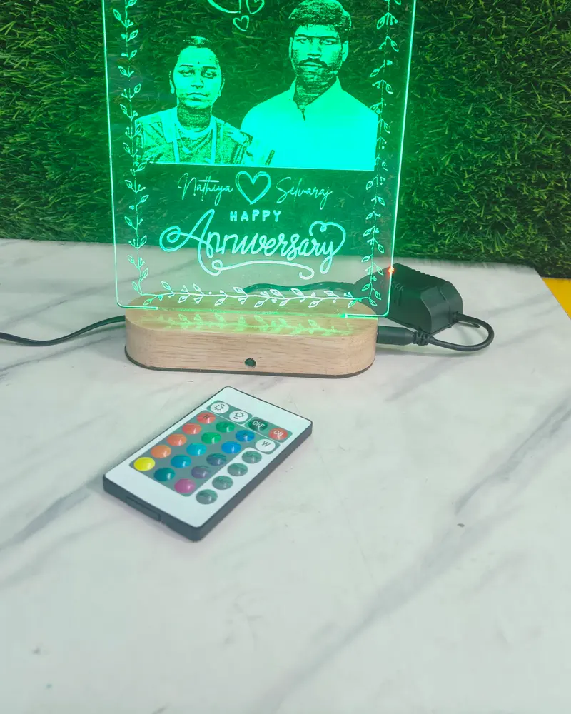 Colour-changing engraved acrylic lamp with remote