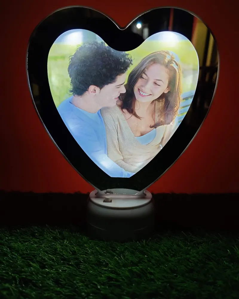 Heart-shaped LED photo frame